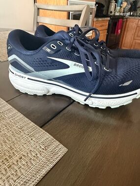 Brooks Men's Running Shoes - Navy and Light Gray